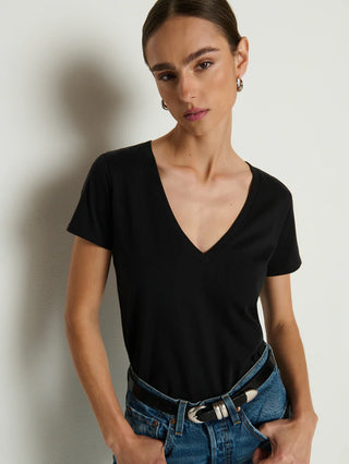 BLAIR_TEE_2135CNX_JBLK_NATALIA_H2.jpg.webp