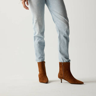 SOHO-BOOT-WHISKEY-SUEDE-WHISKEY-LIFESTYLE-1_2048x2048.jpg