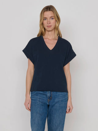 STEVIE_CUFFED_V-NECK_2319JJR_NSKY_IEVA_1.jpg.webp